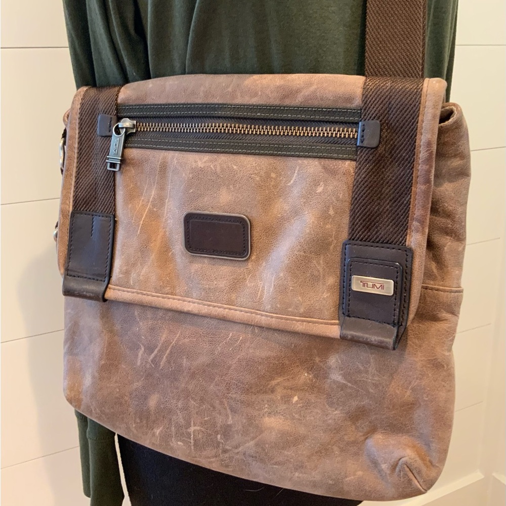 Tumi Brown and Tan Leather Crossbody Messenger Bag Like New